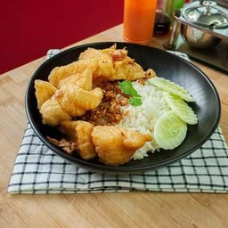 ข้าวราดทอดกระเทียมปลา