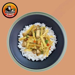 ข้าวกะเพราหน่อไม้หมูกรอบ