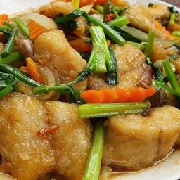 เนื้อปลาผัดคื่นช่ายเห็ดหอม