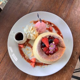 Strawberry Fully Pancake (ฟูลลี่แพนเค้กสตรอว์เบอร์รี่)
