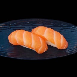 ซูชิแซลมอน 2 ชิ้น