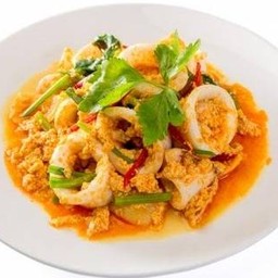 ปลาหมึกผัดผงกะหรี่