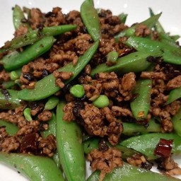 ผัดหนำเลี๊ยบถั่วลันเตาหมูสับ