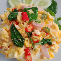 ข้าวไข่ขยี้น้ำปลาผัดใบโหระพา