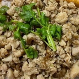 ข้าวราดไก่สับกระเทียม