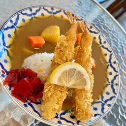 ข้าวแกงกะหรี่หน้ากุ้งทอด