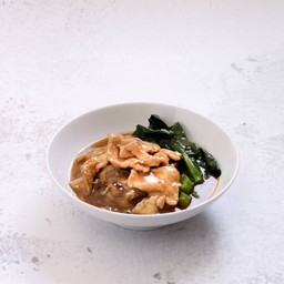 ก๋วยเตี๋ยวราดหน้า (หมู / ไก่ / เนื้อ)