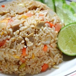 ข้าวผัดหมูยอ
