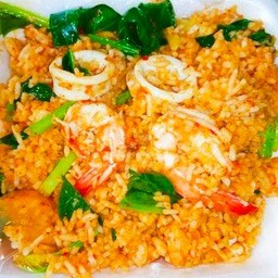 ข้าวผัดพริกแกงคะน้าคลุกข้าว