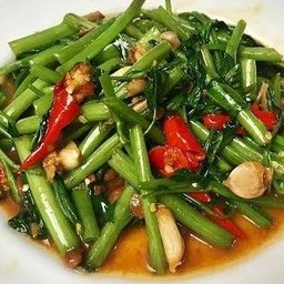 ผัดผักบุ้งไฟแดง