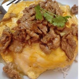 ข้าวหน้าไข่ข้นหมูกระเทียม