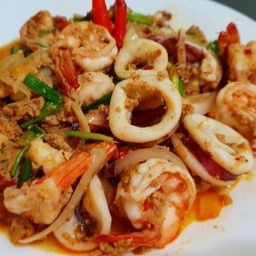 ผัดผงกะหรี่รวมมิตรทะเล