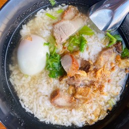 ข้าวต้มหมูกรอบ