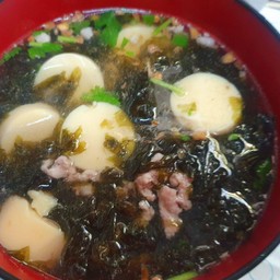 แกงจืดสาหร่ายเต้าหู้หมูสับ