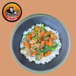 หอยแมลงภู่ผัดน้ำมันหอยราดข้าว