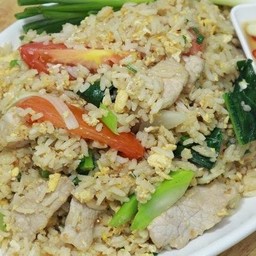 ข้าวผัดหมู (จานใหญ่)