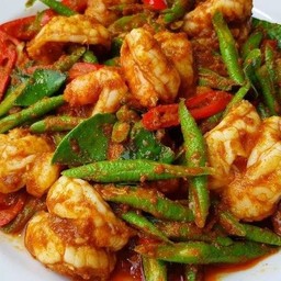 กุ้ง หมึก หมู ผัดพริกแกง