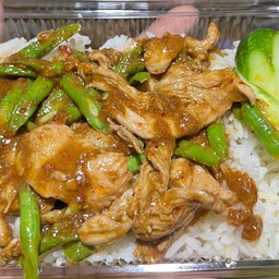 ข้าวผัดพริกแกง
