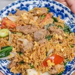 ข้าวผัดเนื้อ