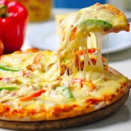 พิซซ่า พิซซ่า  🍕🍕(ตู้แดงทางโค้งวัดกระสังข์)