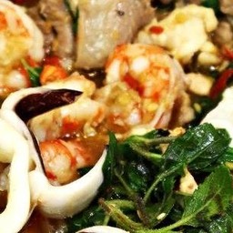 กะเพรารวมมิตรทะเล