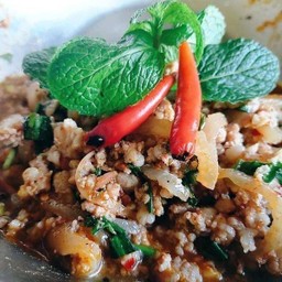 ลาบหมูใส่หนังหมู