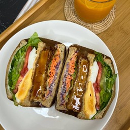 แซนวิช อกไก่ทอดทงคัตสึ-ไข่ดาว