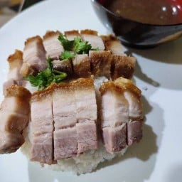 ข้าวหมูกรอบภูวา คู้บอน