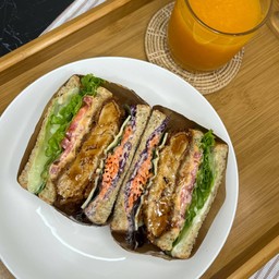 แซนวิช อกไก่ทอดทงคัตสึ-ชีส