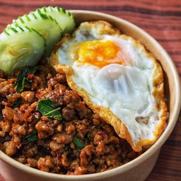 กะเพราพริกแห้ง หมูสับ