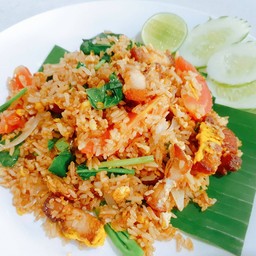 ข้าวผัดหมูกรอบ