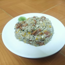 ข้าวผัดไส้กรอก