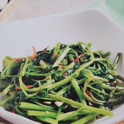 ผัดผักบุ้งมาลาจ๋าน (ผัดผักบุ้งซอสกุ้งแห้งกะปิ)
