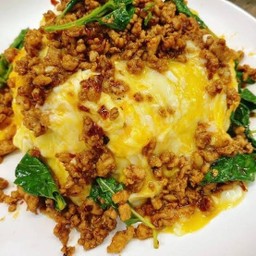 ข้าวไข่ข้นกระเพราหมู