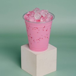 นมชมพูเย็น ไม่หวานมาก ทานแล้วลงตัวฮะ 🥛