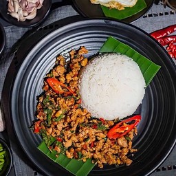 กะเพราแตกแสบดาก