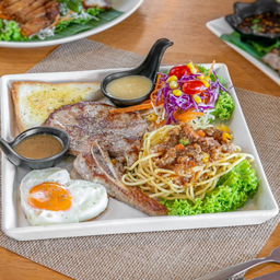 สปาเก็ตตี้สเต็กไก่ย่างไข่ดาว