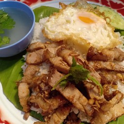 หมูกรอบ ทอดกระเทียม+ไข่ดาว