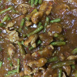 ไก่ผัด  (พริกเผา) ถั่วฝักยาว