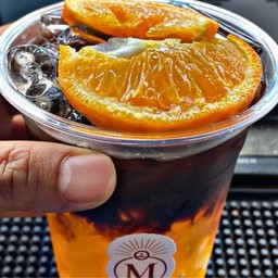 Morning train ตลาดหัวรถไฟ