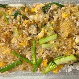 ผัดวุ้นเส้นใส่ไข่หมูสับราดข้าว