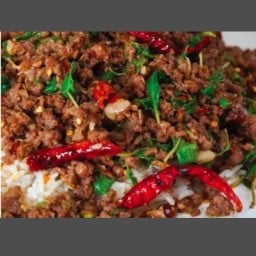 ข้าวกะเพราพริกแห้ง อาหารจานด่วน & โกโก้Switch on Black Cocoa สวนดอกไม้ ดาวเรือง