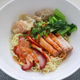 บะหมี่เกี๊ยวกุ้ง+เกี๊ยวหมู+หมูแดง+หมูกรอบ