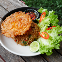 ข้าวกะเพราคลุกไข่เจียวกรอบ