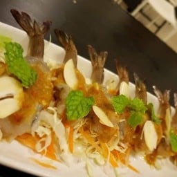 เต็ม เต็ม จาน แถมน้ำเปล่ส1ขวด