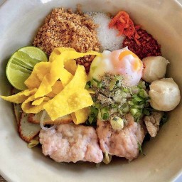 ก๋วยเตี๋ยวต้มยำไข่ออนเซ็น กิ๊กกู๋