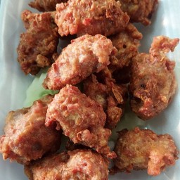 หมูสับทอดกระเทียมเป็นกับ