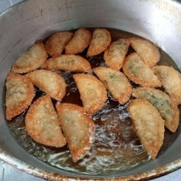 กุ่ยช่ายปั๊ป แก่งคอย