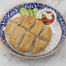 ข้าวหมูยอทอด ( น้ำปลาพริกแซ่บ)