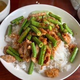 ผัดพริกแกง
